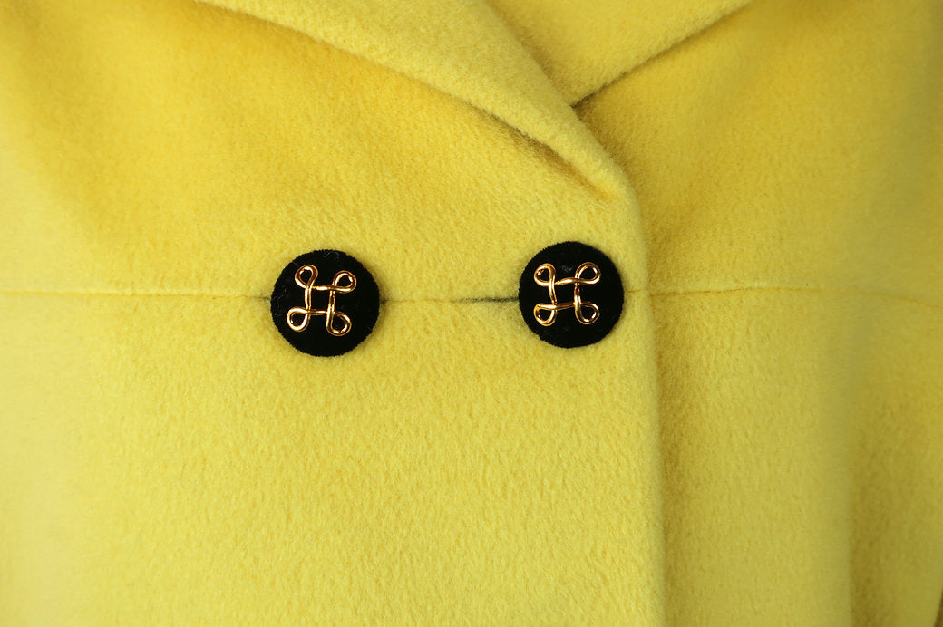 Manteau jaune et noir Chanel